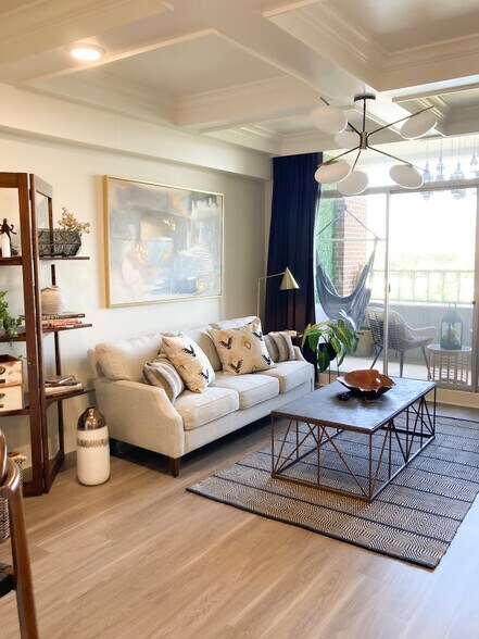 Building Photo - 14 Lockwood Dr