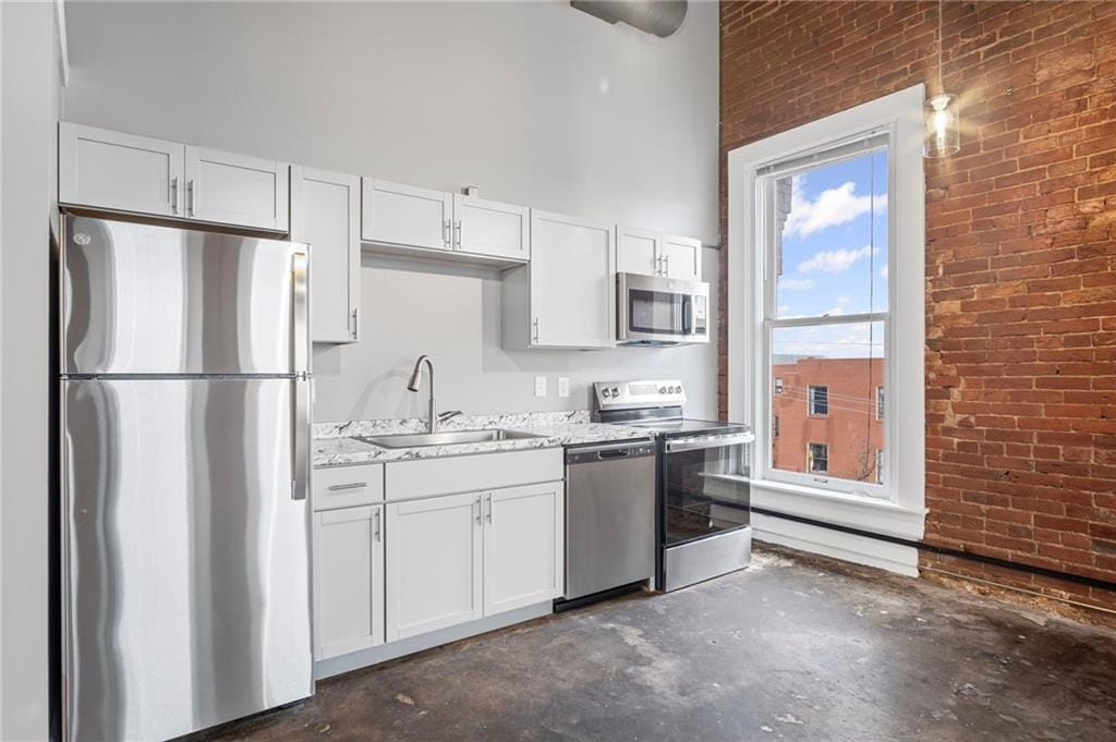 Building Photo - 113 W 5th St
