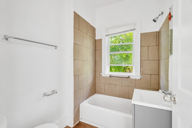 Building Photo - 5061 Dailey Ave