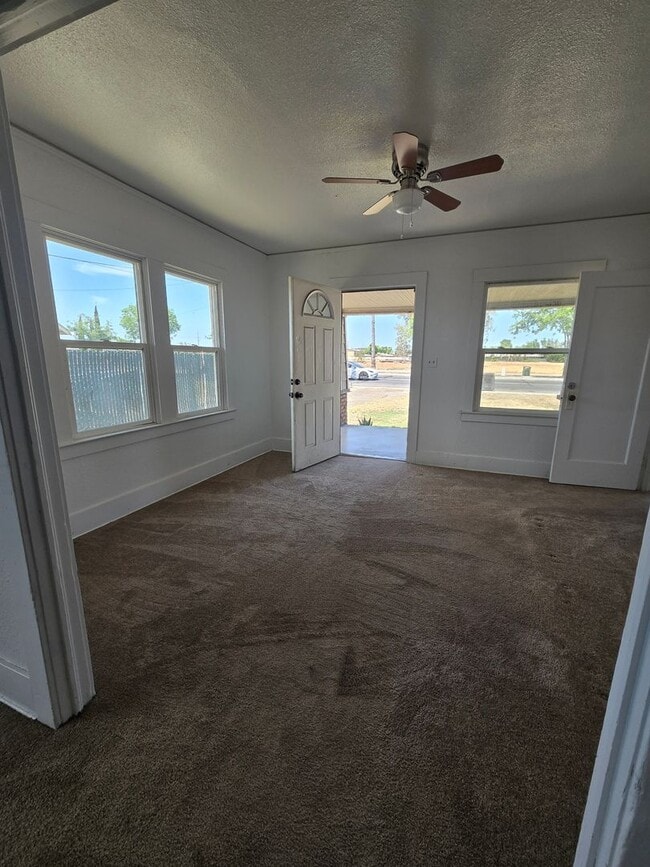 Building Photo - 3 Bedroom 1 Bath home coming soon
