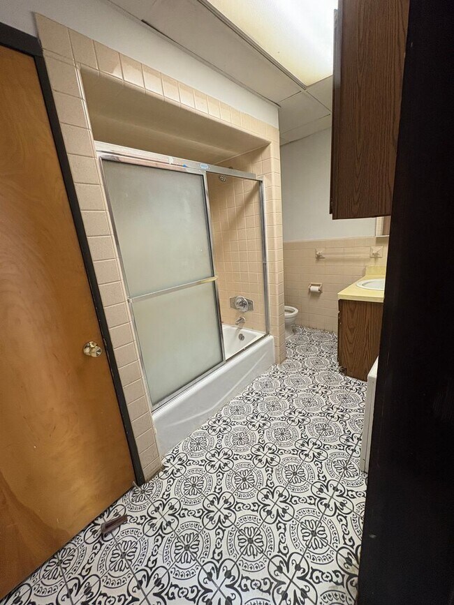 Building Photo - 2 N Huron St