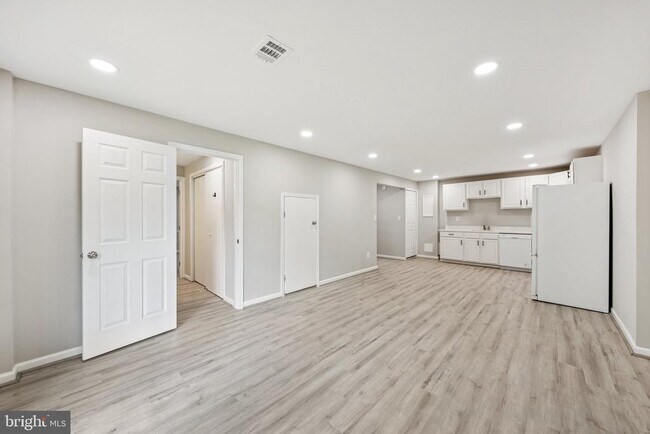 Building Photo - 6245 Windward Dr