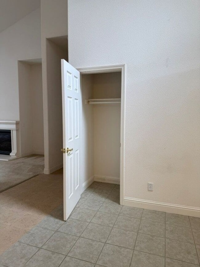 Building Photo - Beautiful 3 bed home with 3 car garage in Indian Hills behind Target