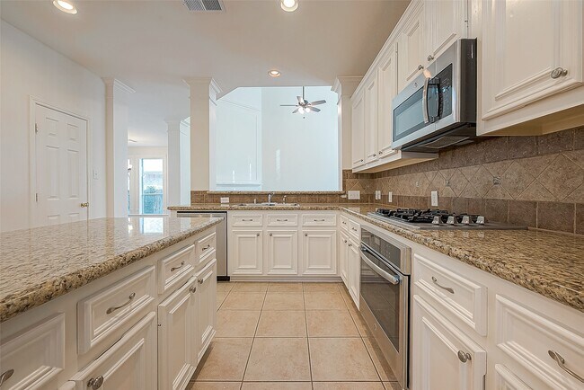 Building Photo - 21411 Willow Glade Dr