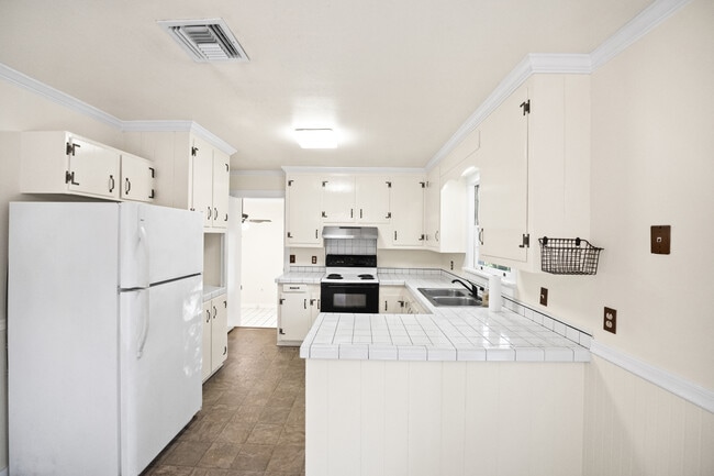 Building Photo - 456 S Section St