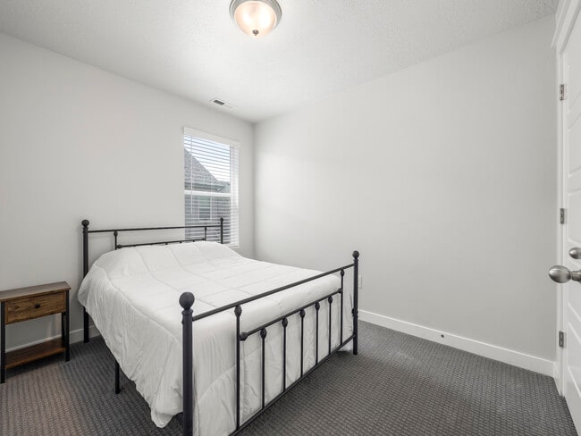 Building Photo - 2140 N 725 W