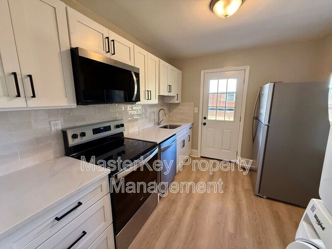 Building Photo - 1411 Hudson Ave