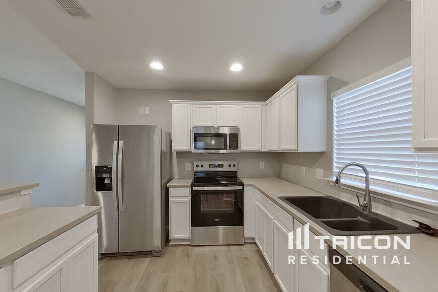 Building Photo - 206 Bison Meadow Dr