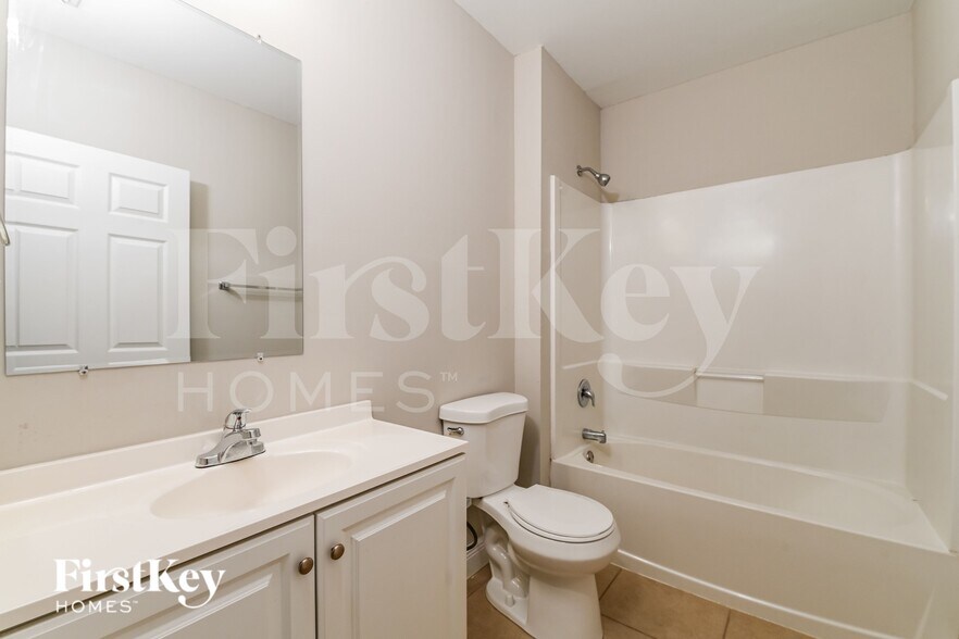 Building Photo - 631 SW 27th Terrace