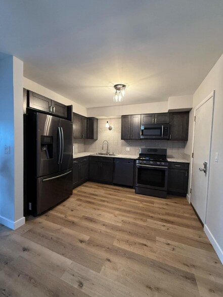Primary Photo - 10365 Dearlove Rd