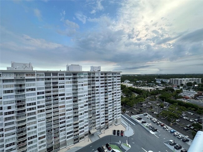 Building Photo - 18051 Biscayne Blvd