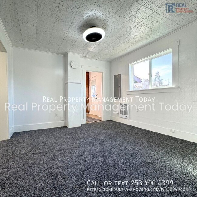 Building Photo - 330 1/2 4th St SE-