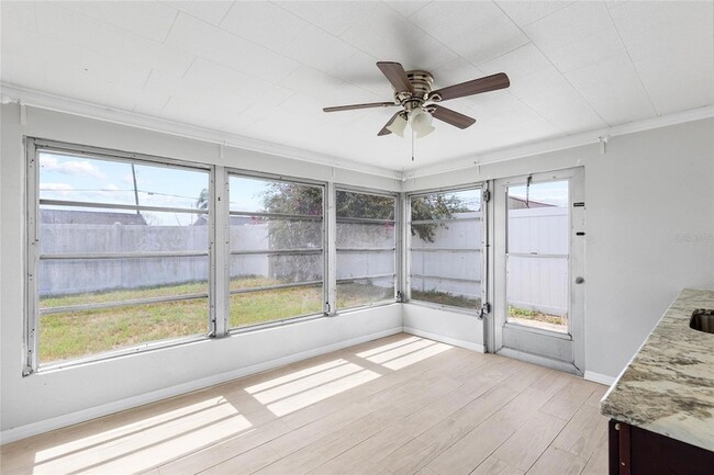 Building Photo - 5648 Saren Dr