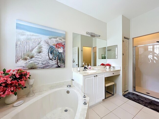 Building Photo - 1343 Shoreline Cir