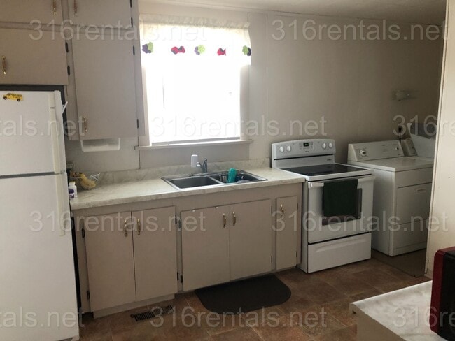 Building Photo - $799 - 2 bed 1 bath - Single Family Home