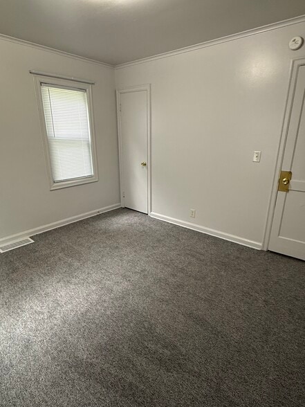 Building Photo - 5705 Fontenelle Blvd
