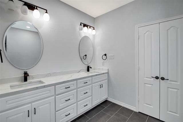 Building Photo - 4200 Comanche Dr