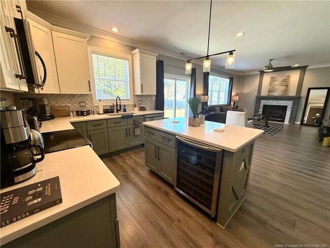 Building Photo - 171 Apache Trail