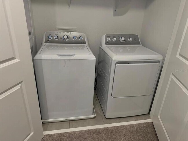 Building Photo - 1572 Swan Swim Dr