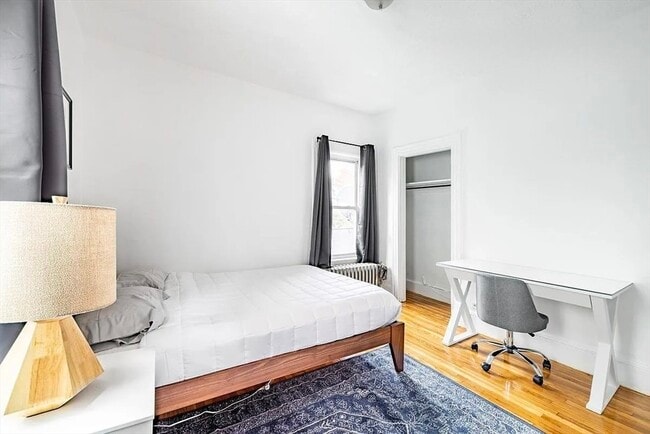 Building Photo - 61-61 Glenwood Rd