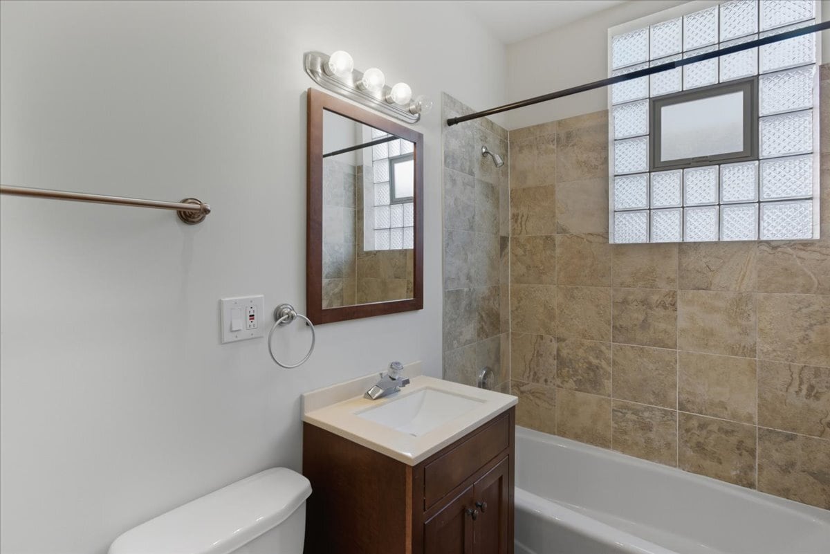 Building Photo - 4641 N Rockwell St