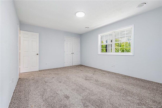 Building Photo - 2326 Barrington Cir