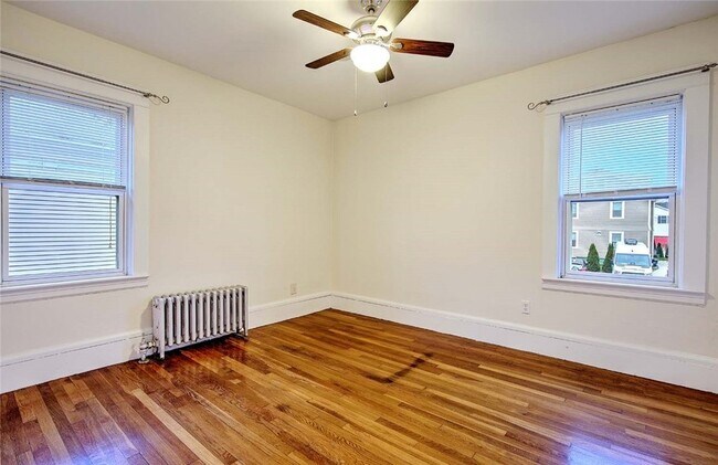 Building Photo - 127 Evergreen St