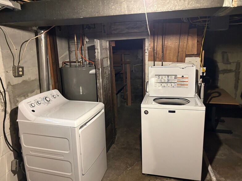 Building Photo - 624 5th St S