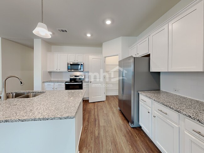 Building Photo - 7060 Creeksong Dr