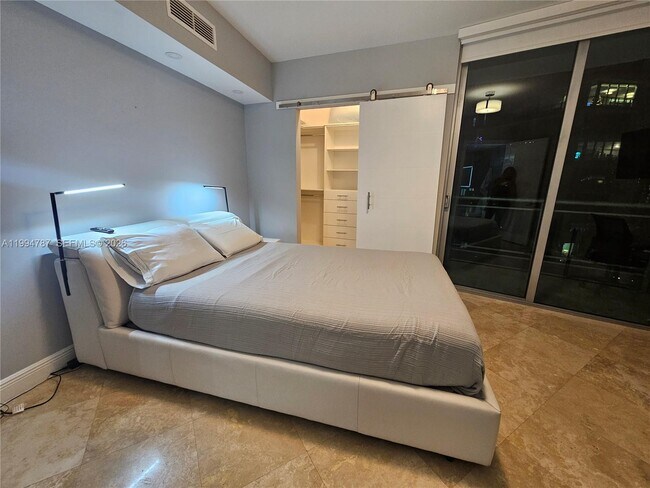 Building Photo - 350 S Miami Ave