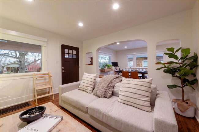 Building Photo - 1139 E Sherman Ave