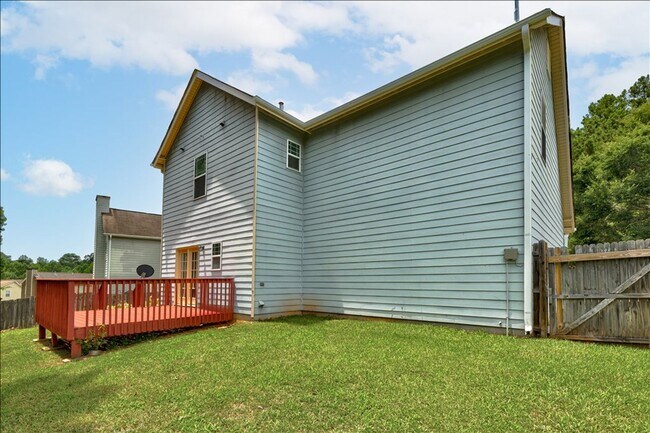 Building Photo - Welcome to this stunning 4-bedroom, 2.5-ba...