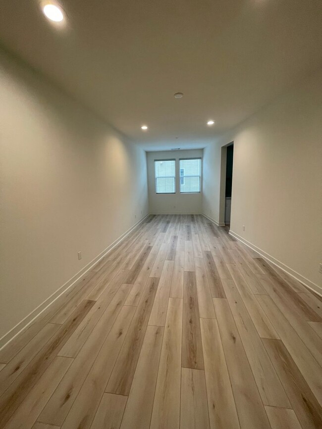 Building Photo - Brand New 2BR/2.5BA Townhome – 1500 Sq Ft ...