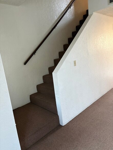 Building Photo - 433 Avenida Garza
