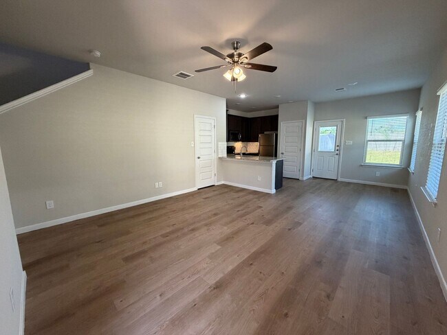 Building Photo - Modern 3/2 Townhouse is NBTX