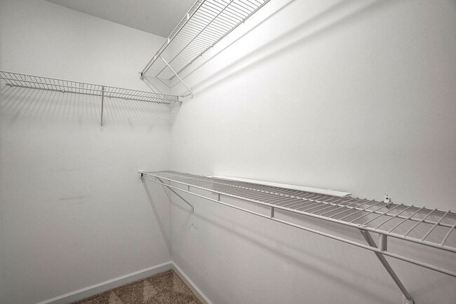 Building Photo - BEAUTIFUL TOWNHOUSE WITH COMMUNITY POOL