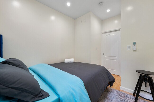 Building Photo - 318 E 62nd St