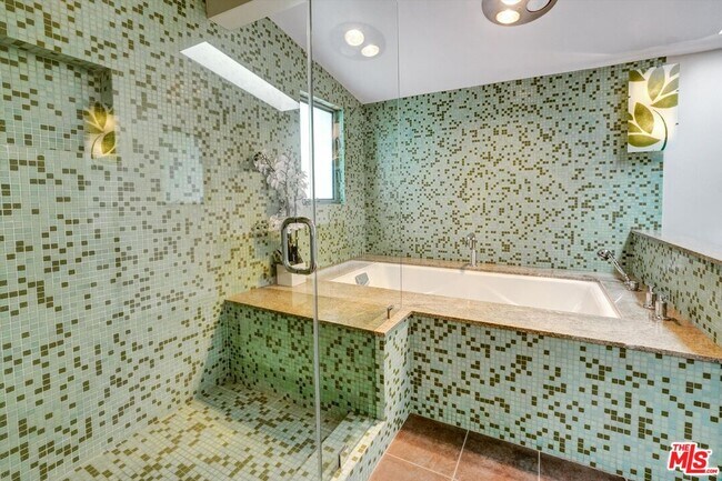 Building Photo - 2755 Carmar Dr