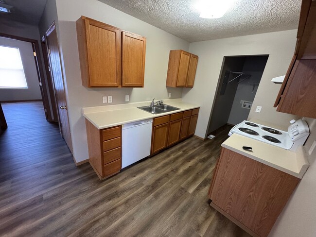 Building Photo - Updated 2 bedroom one bath apartment in be...