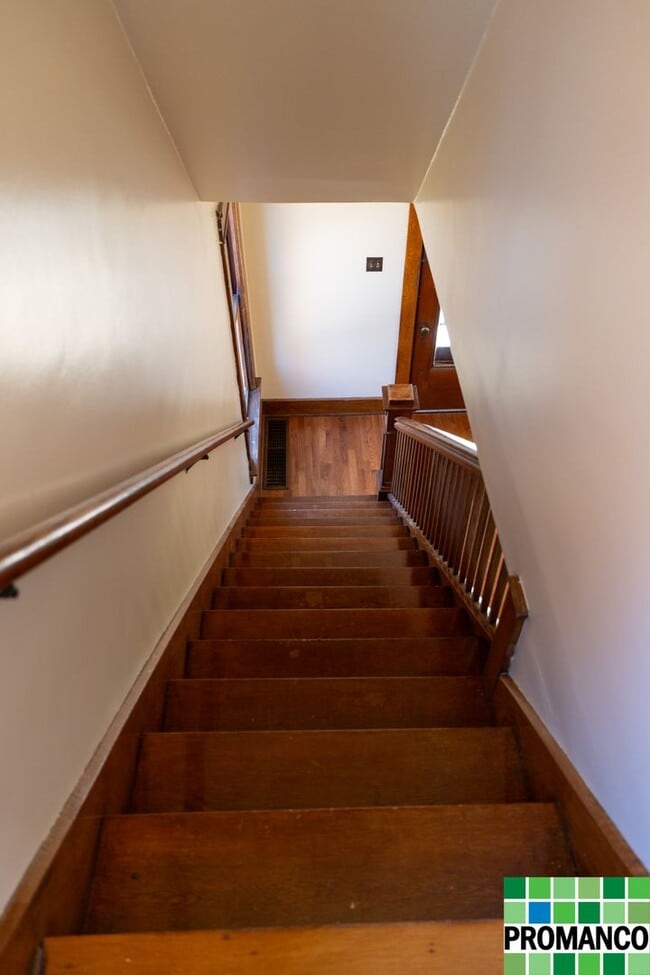 Building Photo - Southern Style Charming 3-Bedroom Farmhouse