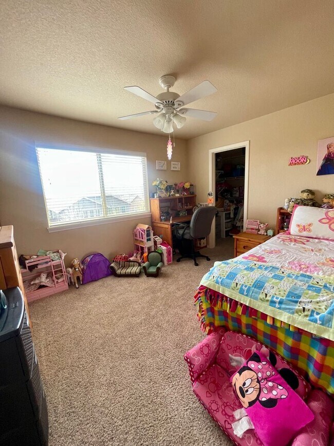 Building Photo - Gorgeous 5 Bedroom Cordera Home