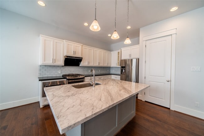 Building Photo - 1427 W 23rd St
