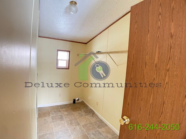 Building Photo - 2 Bed 2 Bath Mobile Home MOVE IN READY!!!