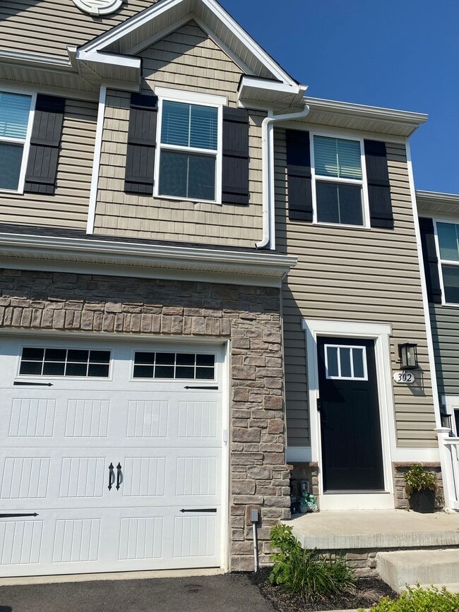 Building Photo - McConnell Trails 3 Bedroom, 2.5 Bathroom T...