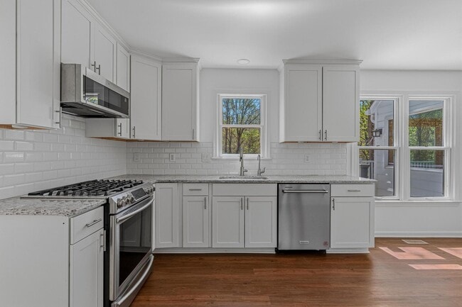 Building Photo - 1646 Stowe Rd