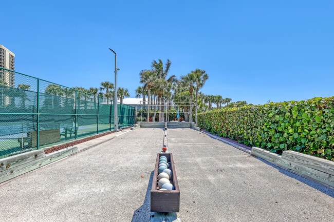 Building Photo - 9550 S Ocean Dr