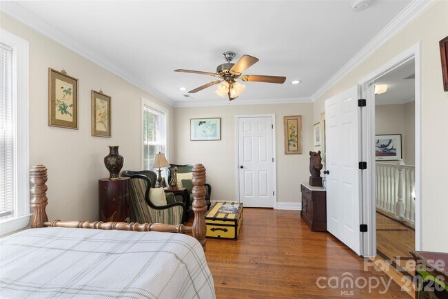 Building Photo - 703 S Summit Ave