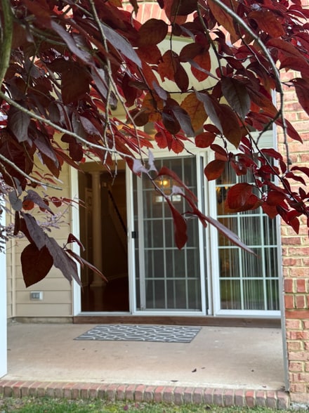 Building Photo - 43825 Hickory Corner Terrace