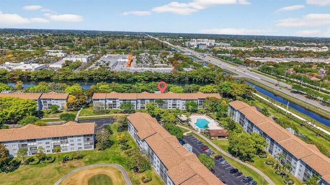 Building Photo - 12500 SW 5th Ct