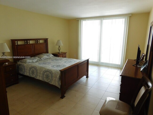 Building Photo - 5401 Collins Ave